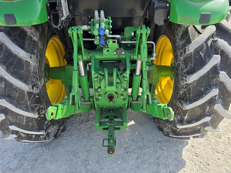 2022-john-deere-6135e-image-9