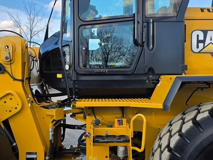 2024-caterpillar-930-image-16