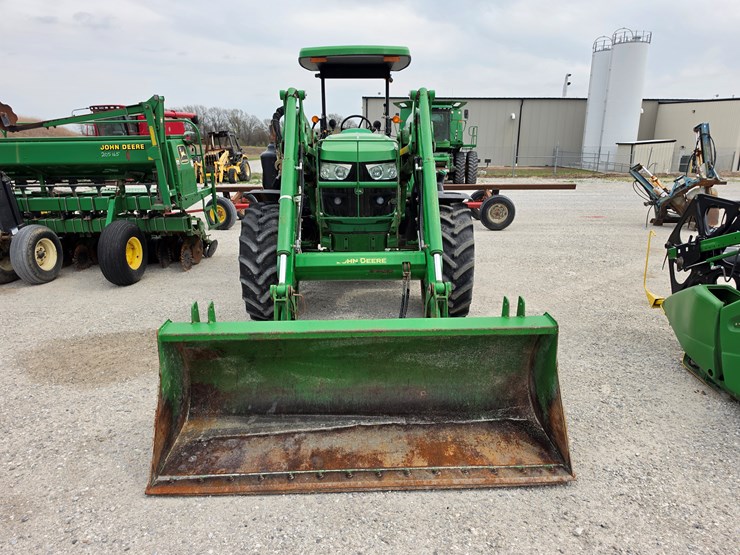 2017-john-deere-6120m-image-2