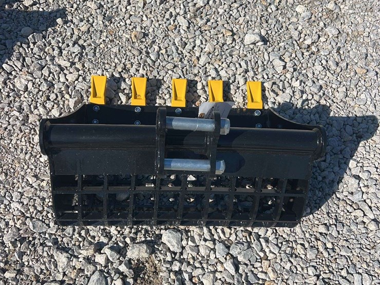 sdlanch-mini-excavator-rock-bucket-image-2