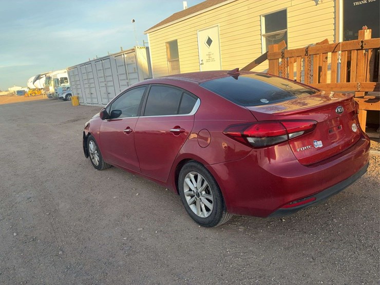 2017-kia-forte-lx-/-s-sedan-4d-image-4