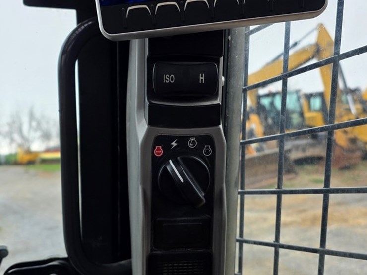 2022-case-tr340b-image-58