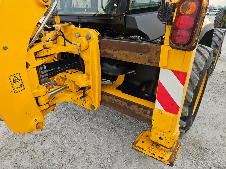 2018-jcb-3cx-compact-image-20