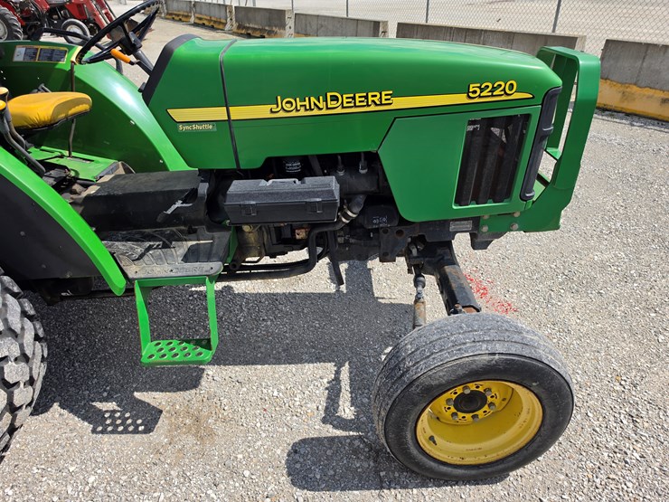 2004-john-deere-5220-image-18