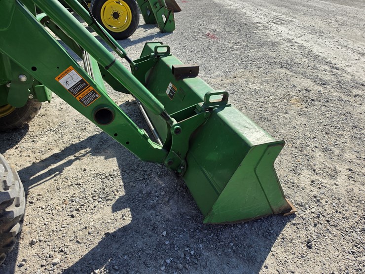 2018-john-deere-4052m-image-23