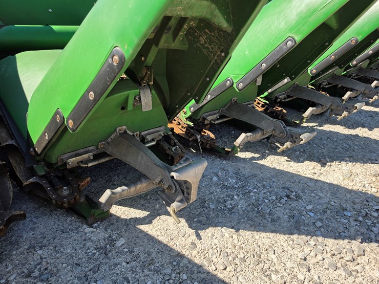 2014-john-deere-608c-image-2