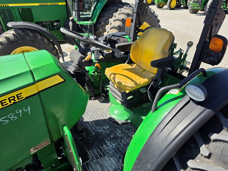 2014-john-deere-5085m-image-13