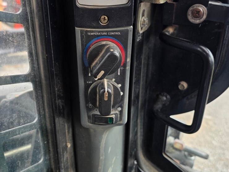 2008-new-holland-c185-image-53