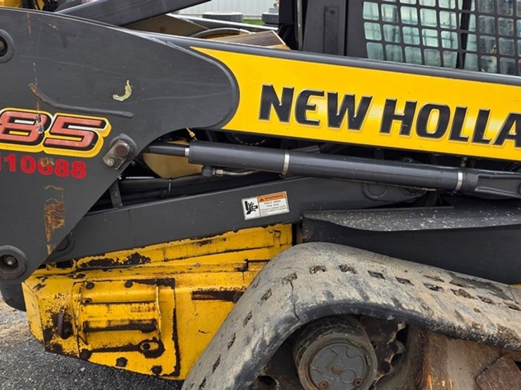 2010-new-holland-c185-image-15