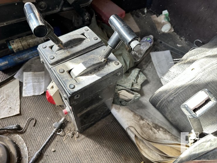 1991-freightliner-fld120-image-42