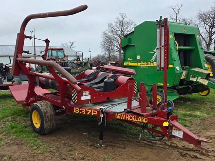 new-holland-b37p-image-1