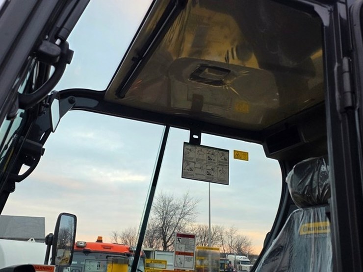 2020-new-holland-e57c-image-62