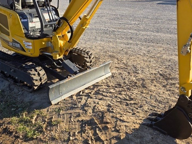 2022-kobelco-sk17sr-image-37