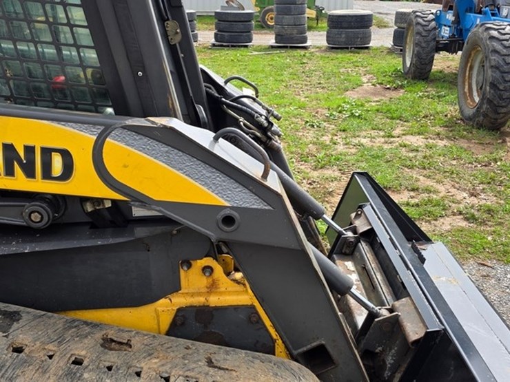 2010-new-holland-c185-image-9