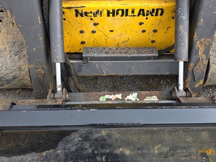 2010-new-holland-c185-image-37