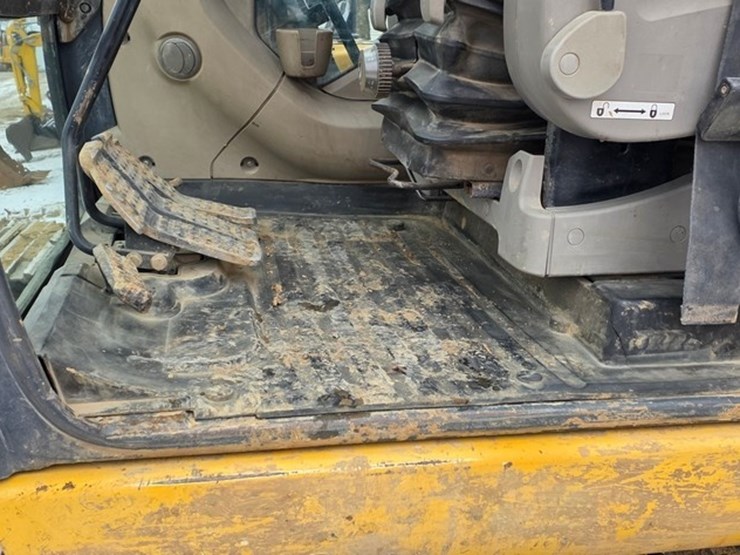 2012-deere-200d-lc-image-71