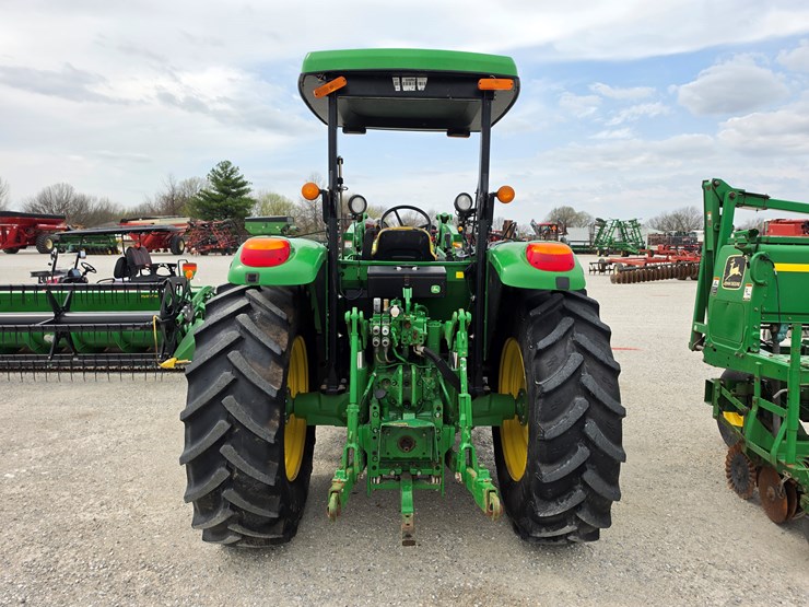 2017-john-deere-6120m-image-16