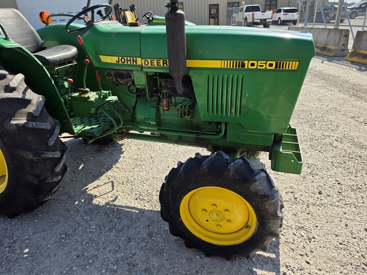 1983-john-deere-1050-image-17