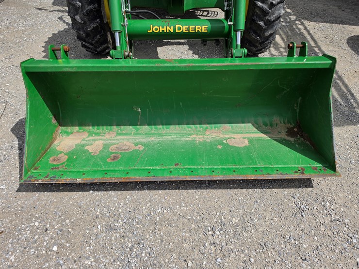2014-john-deere-6140d-image-3