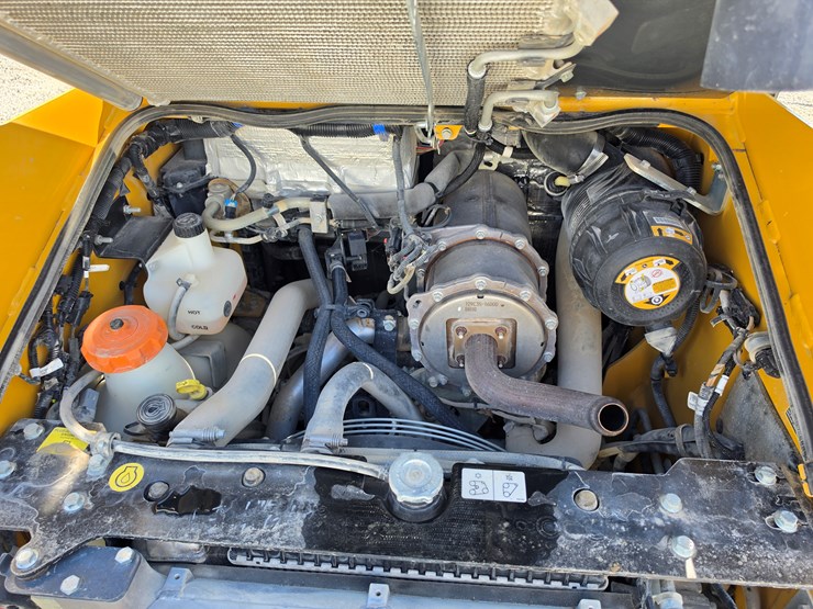 2023-deere-317g-image-19