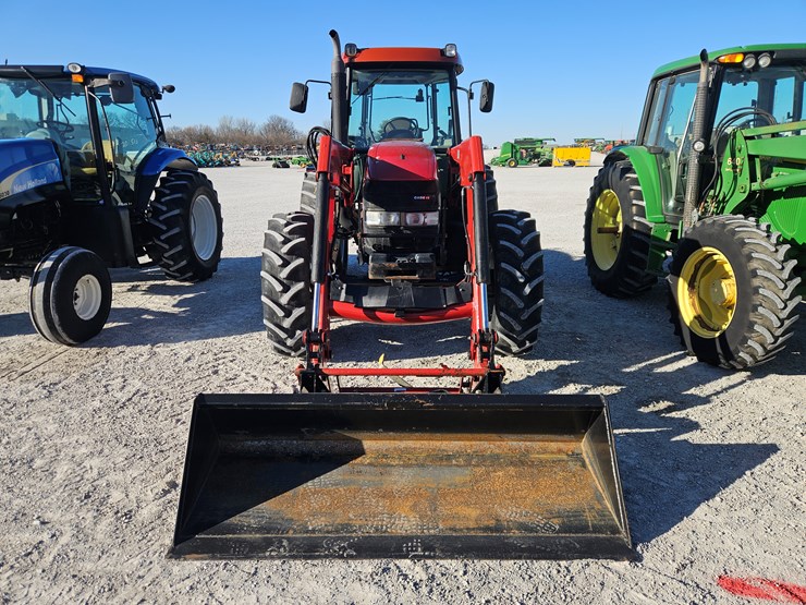 2012-case-ih-farmall-125a-image-2