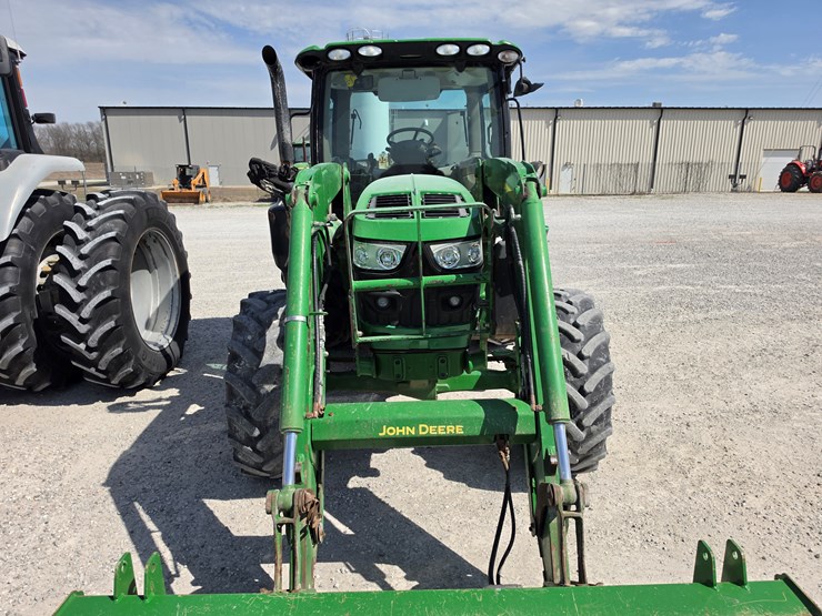2016-john-deere-6110r-image-4