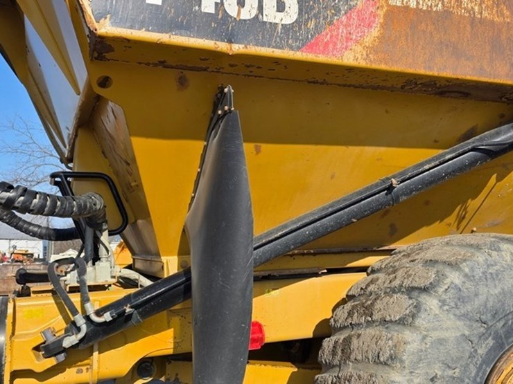 2014-caterpillar-740b-image-18