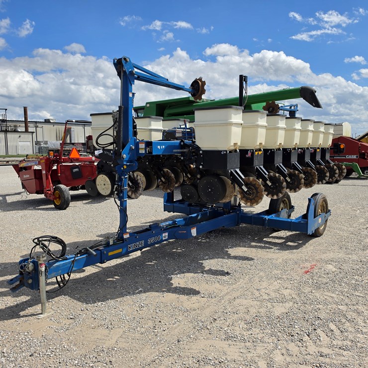 2010 KINZE 3500
