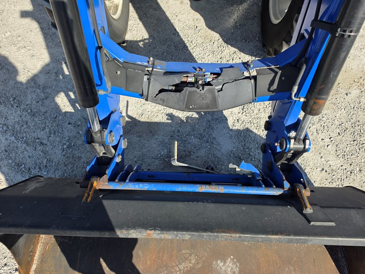 2013-new-holland-ts6.120-image-5