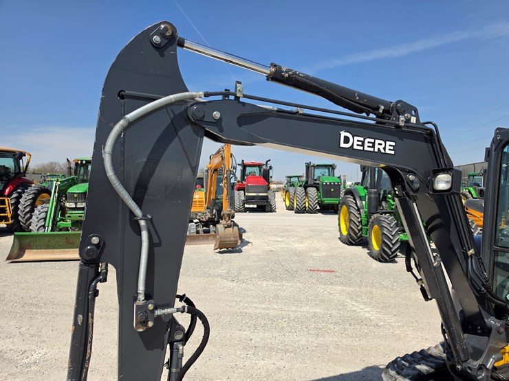 2022-deere-35g-image-3