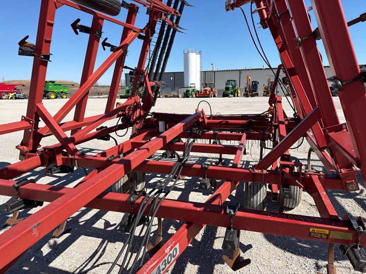 case-ih-4300-image-7