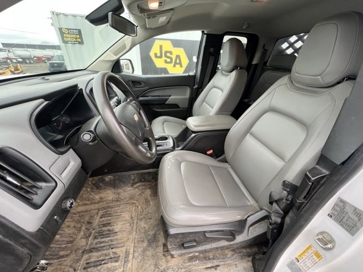 2016-chevrolet-colorado-image-32