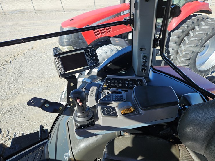 2013-versatile-260-image-10