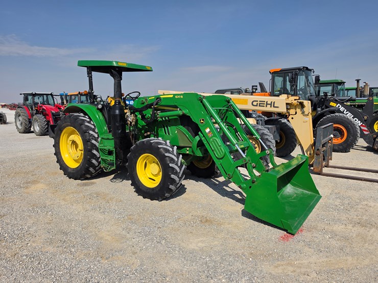 2017-john-deere-6110m-image-1