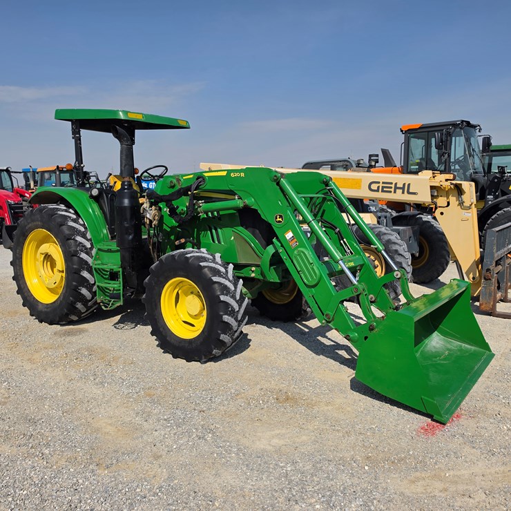 2017 JOHN DEERE 6110M