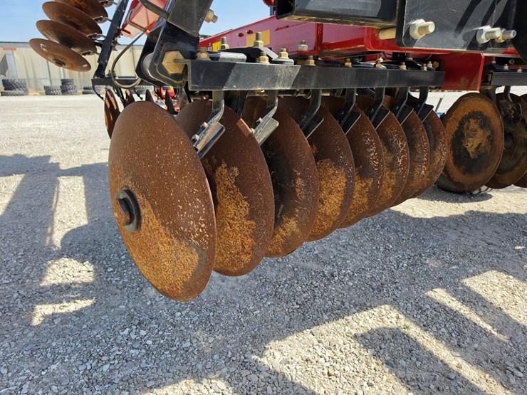 2021-case-ih-345-image-13