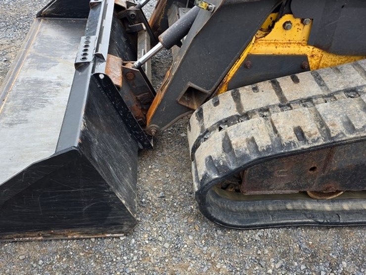 2008-new-holland-c185-image-31