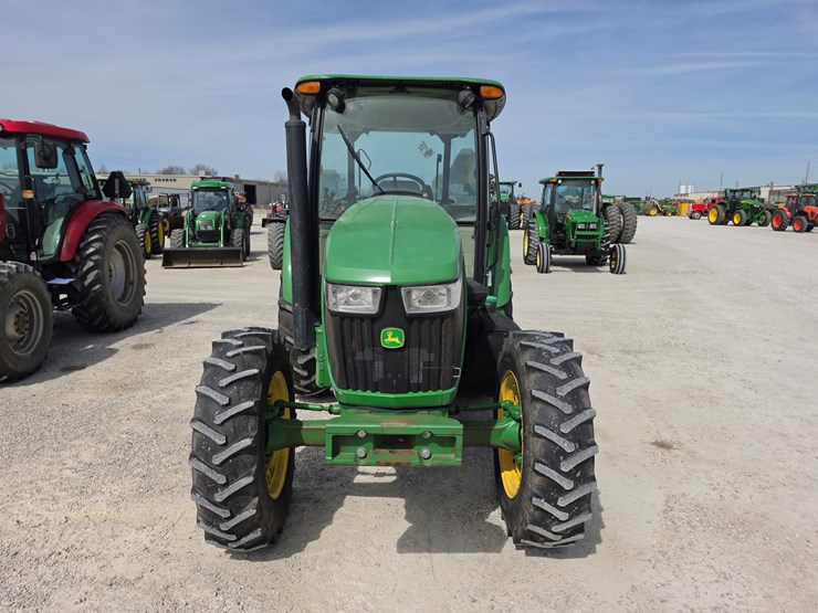 2019-john-deere-5100e-image-2