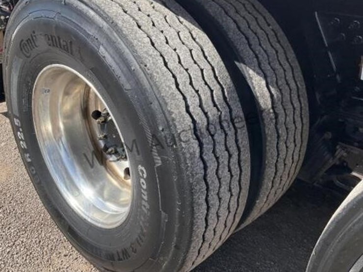 2014-peterbilt-320-image-9