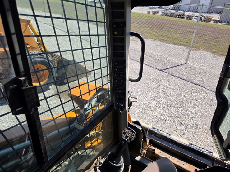 2021-case-tv450b-image-10