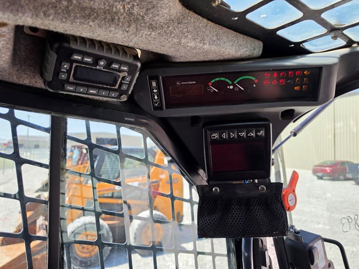 2023-deere-333g-image-10