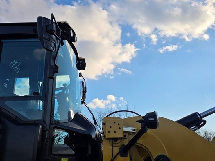 2024-caterpillar-930-image-37