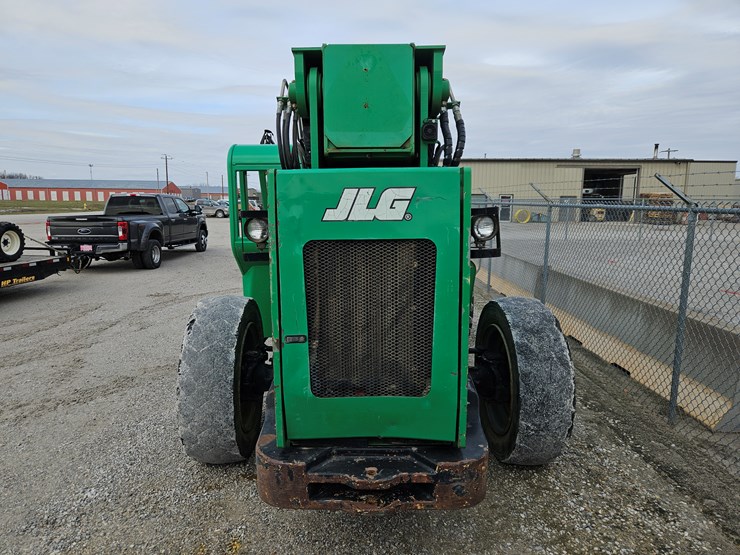 2016-jlg-8042-image-14