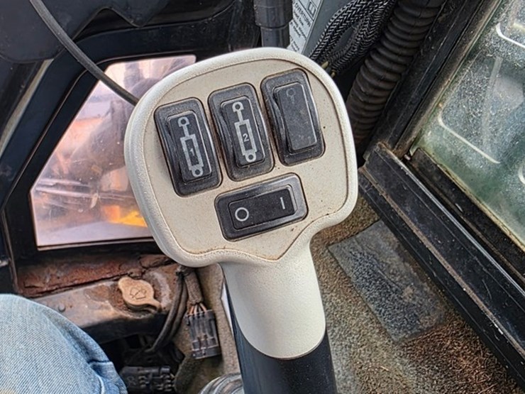 2008-new-holland-c185-image-49