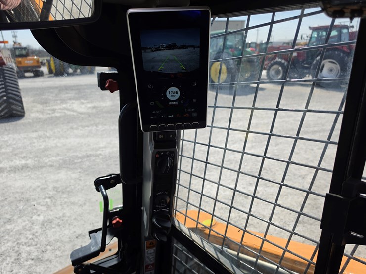 2023-case-tv450b-image-11