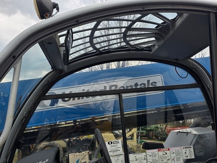 2011-genie-gth844-image-40