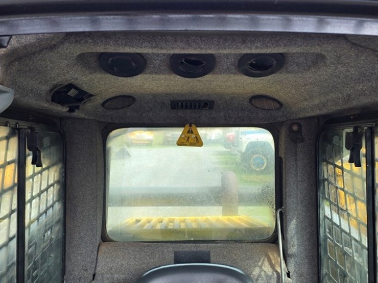 2010-new-holland-c185-image-48