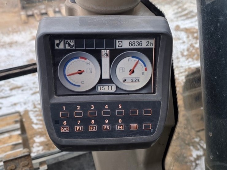 2012-deere-200d-lc-image-84