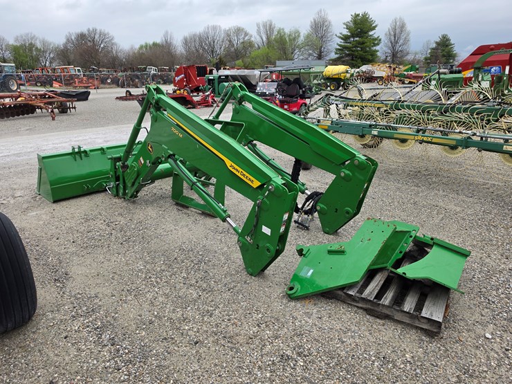2021-john-deere-700m-image-5
