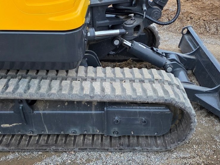 2020-new-holland-e57c-image-14